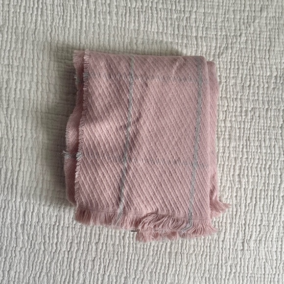 Reitmans Accessories - NWT Reitmans pink shimmery scarf ⋆˚࿔